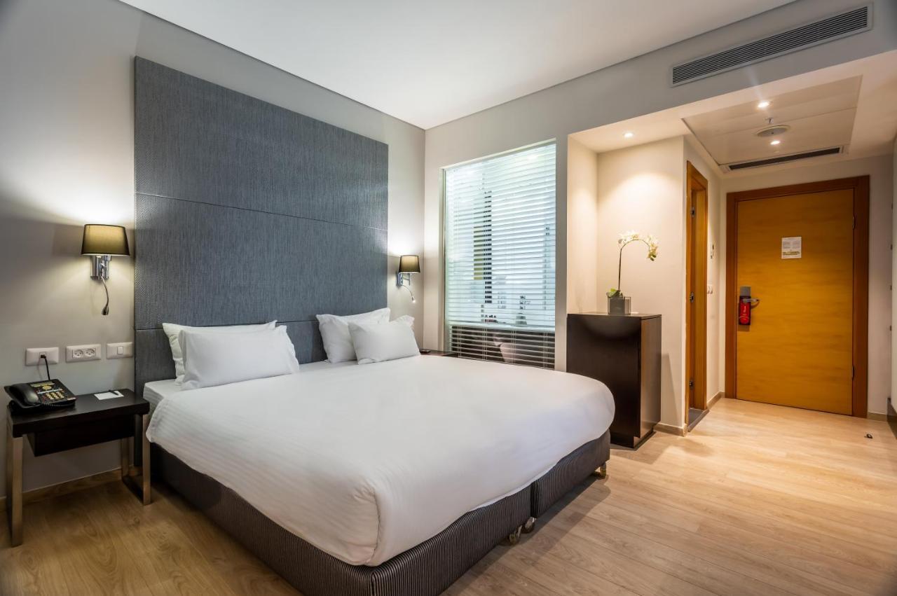 Benjamin Business Hotel Herzelia Buitenkant foto