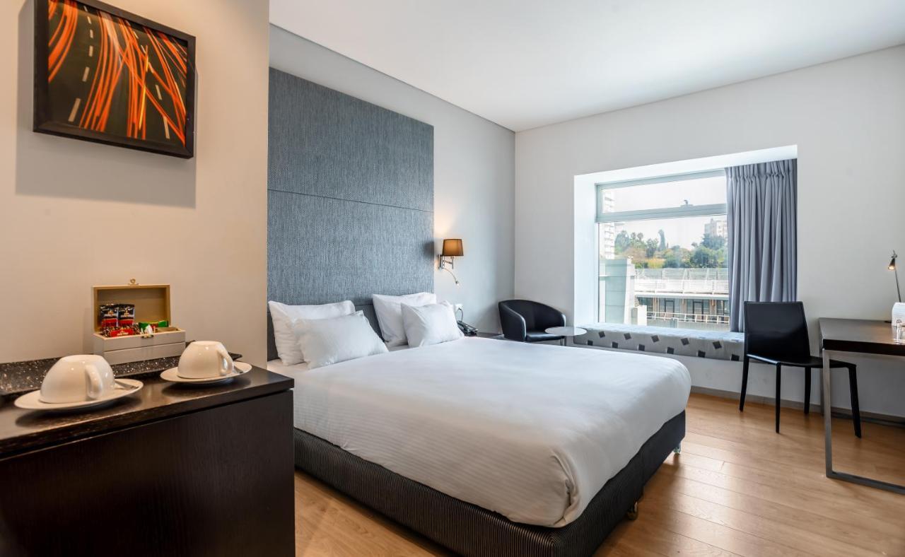 Benjamin Business Hotel Herzelia Buitenkant foto