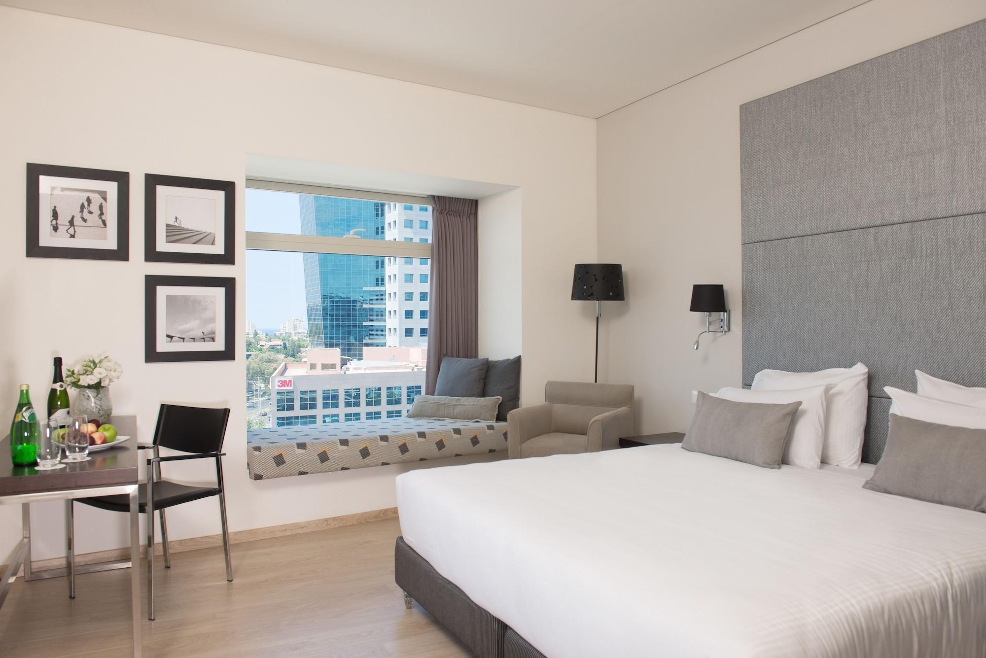 Benjamin Business Hotel Herzelia Buitenkant foto