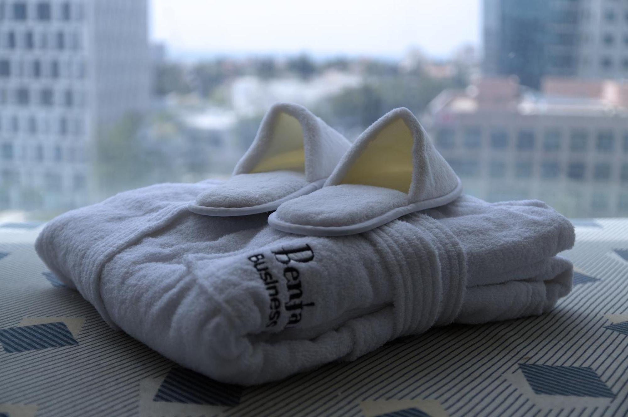 Benjamin Business Hotel Herzelia Buitenkant foto
