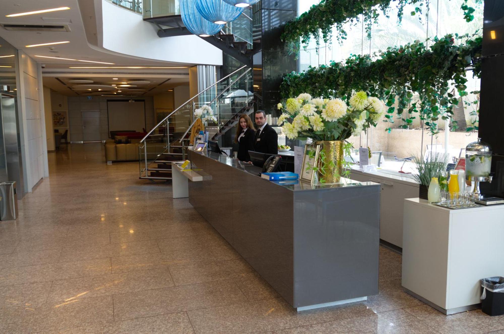 Benjamin Business Hotel Herzelia Buitenkant foto