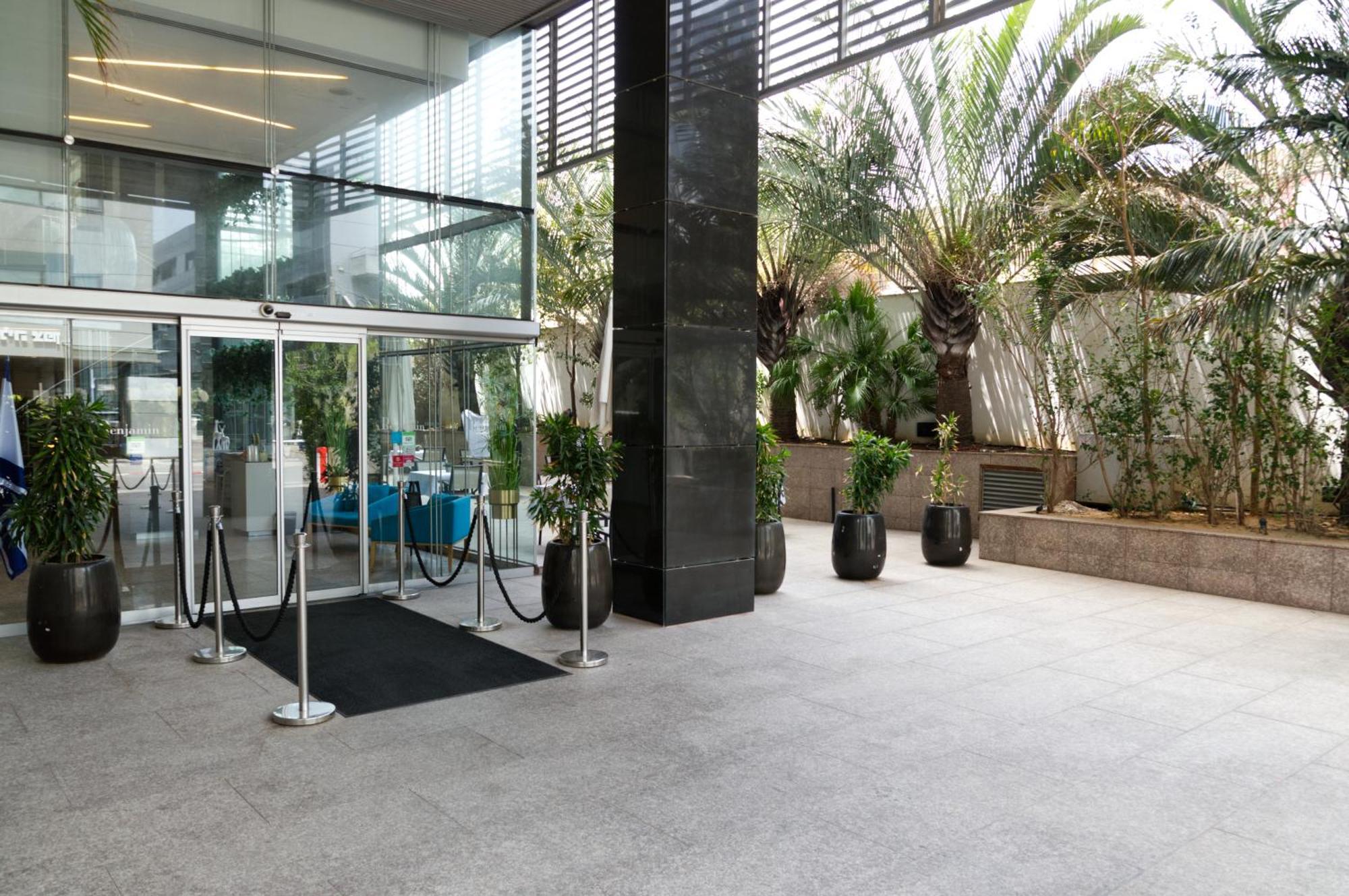 Benjamin Business Hotel Herzelia Buitenkant foto